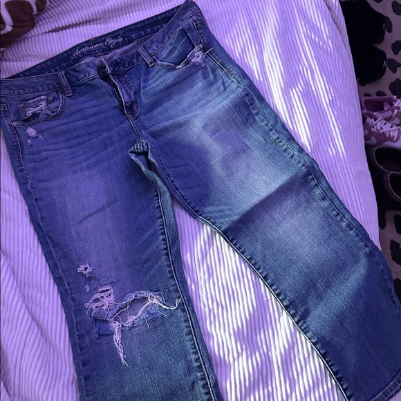 American Eagle Women's Blue Distressed capris Size 14 - Picture 2 of 4
